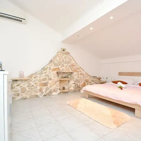 Apartment Maca